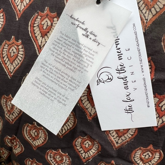 NWT - Kaftan. One size, stunning black, rusty tan print. - Picture 6 of 6